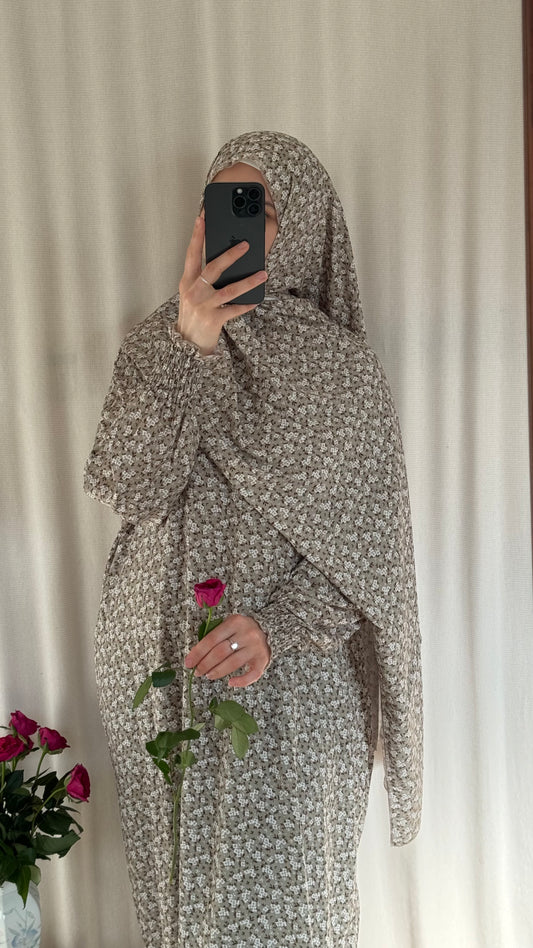 Elegant Floral Green Prayer Dress – Modest Islamic Wear for Women
- Breathable Cotton Salah Dress in 3 width Size (Copy)