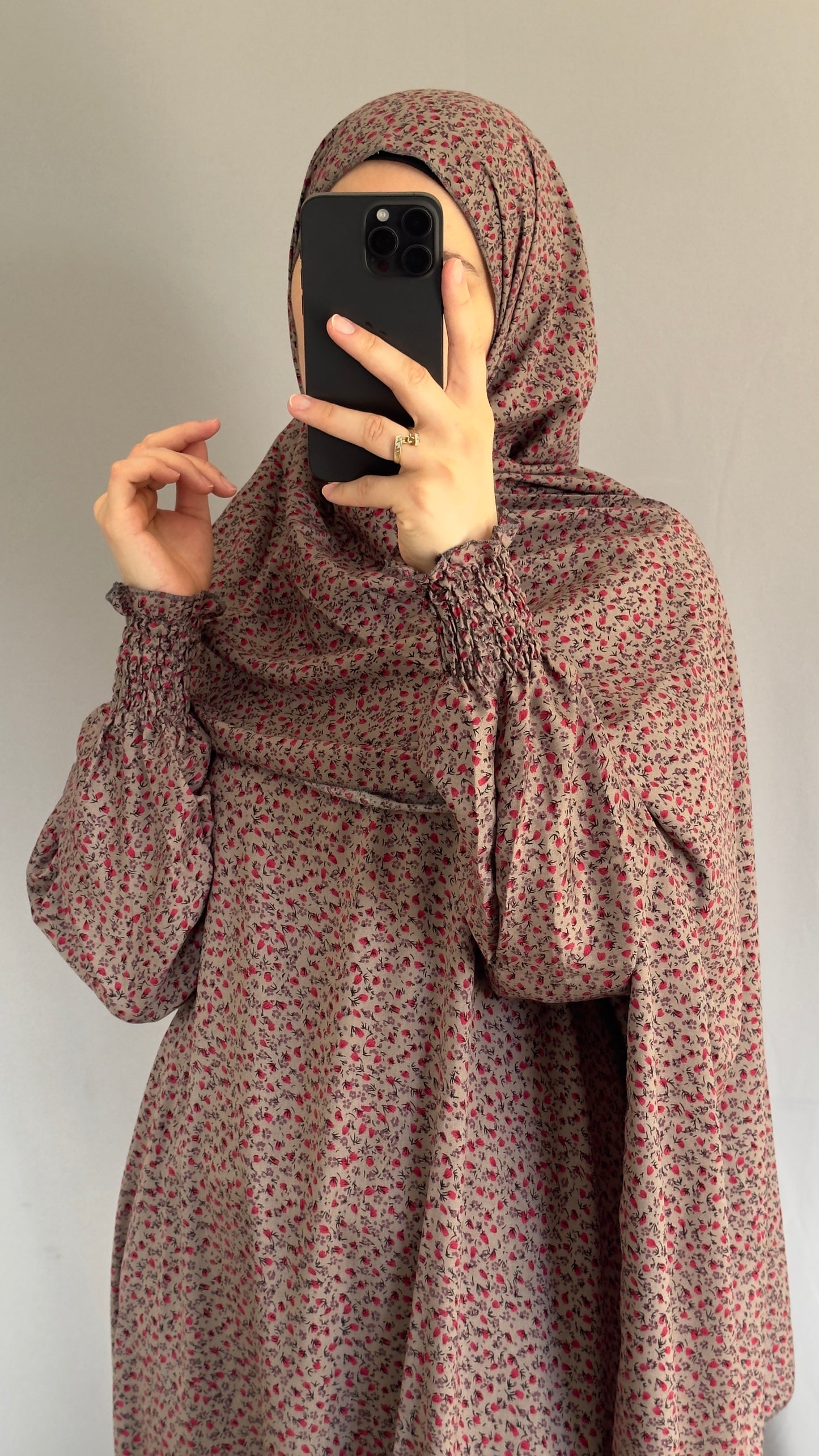 Elegant Floral Grey Prayer Dress – Modest Islamic Wear for Women
- Breathable Cotton Salah Dress - Modest Prayer Dress for Women - Summer Floral Abaya - Prayer Set