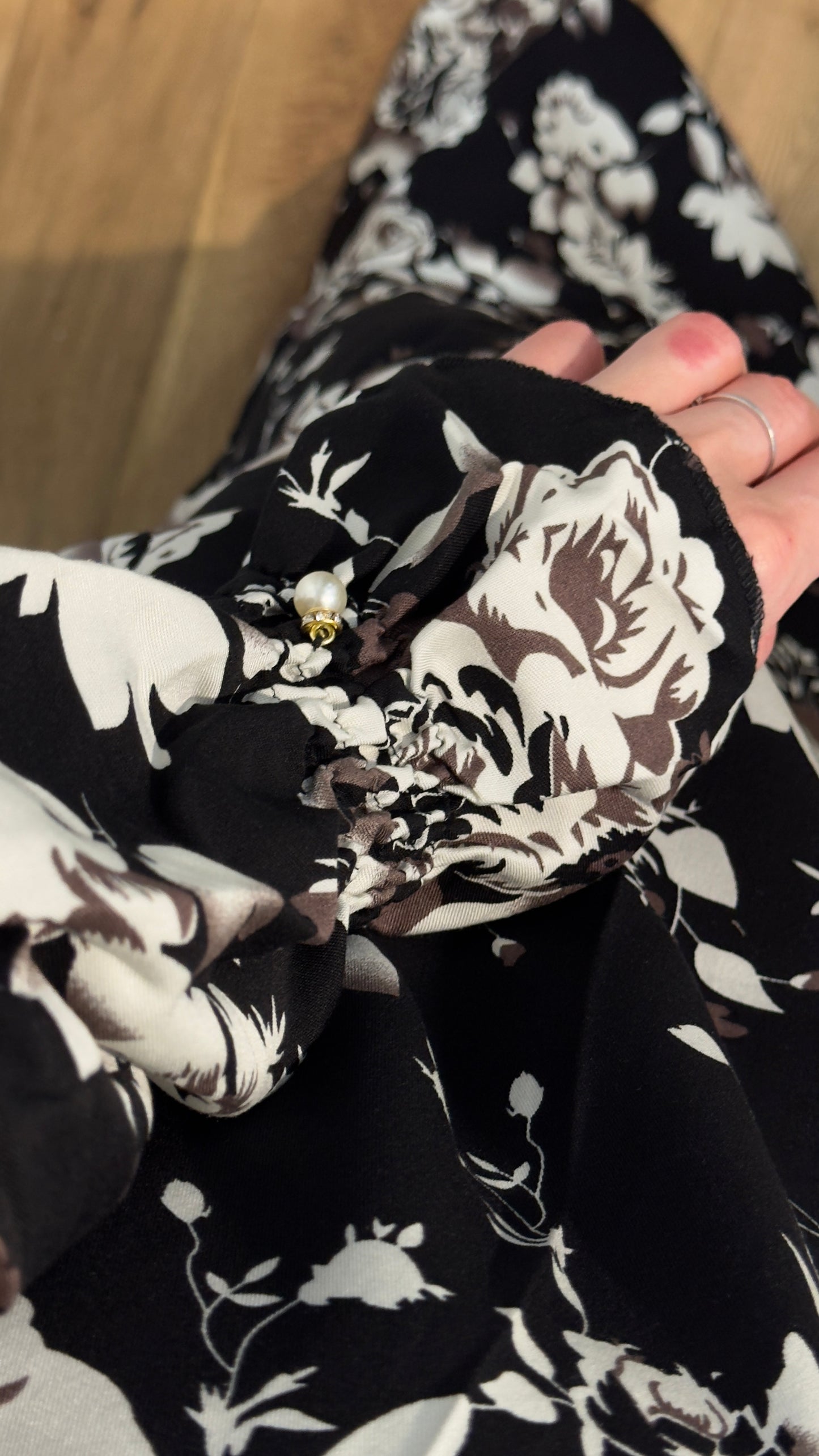 Black Luxury Two-Piece Muslim Prayer Dress Set – Jilbab, Abaya, Modest Salah Outfit for Women | Islamic Gift Idea