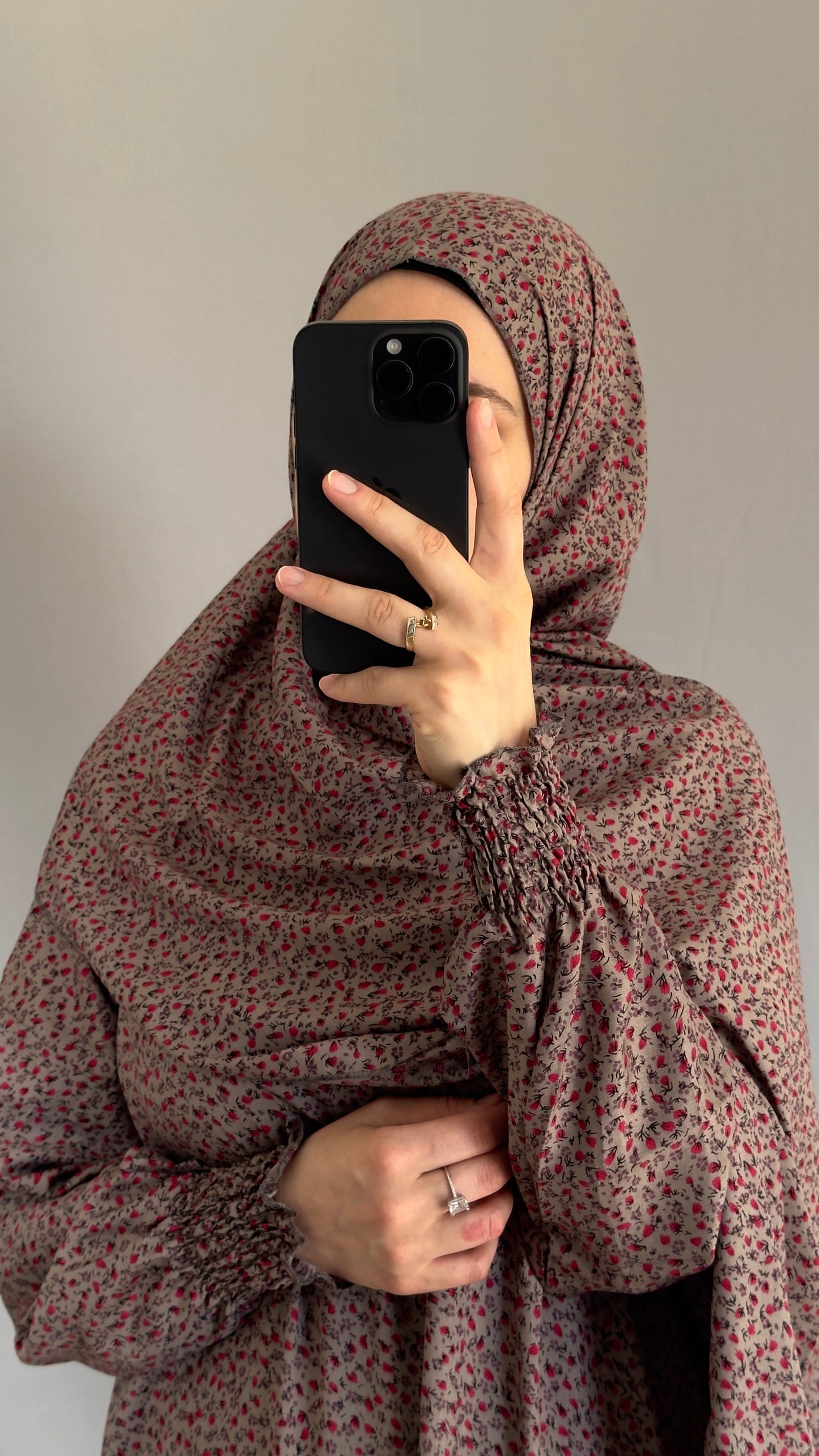 Elegant Floral Grey Prayer Dress – Modest Islamic Wear for Women
- Breathable Cotton Salah Dress - Modest Prayer Dress for Women - Summer Floral Abaya - Prayer Set