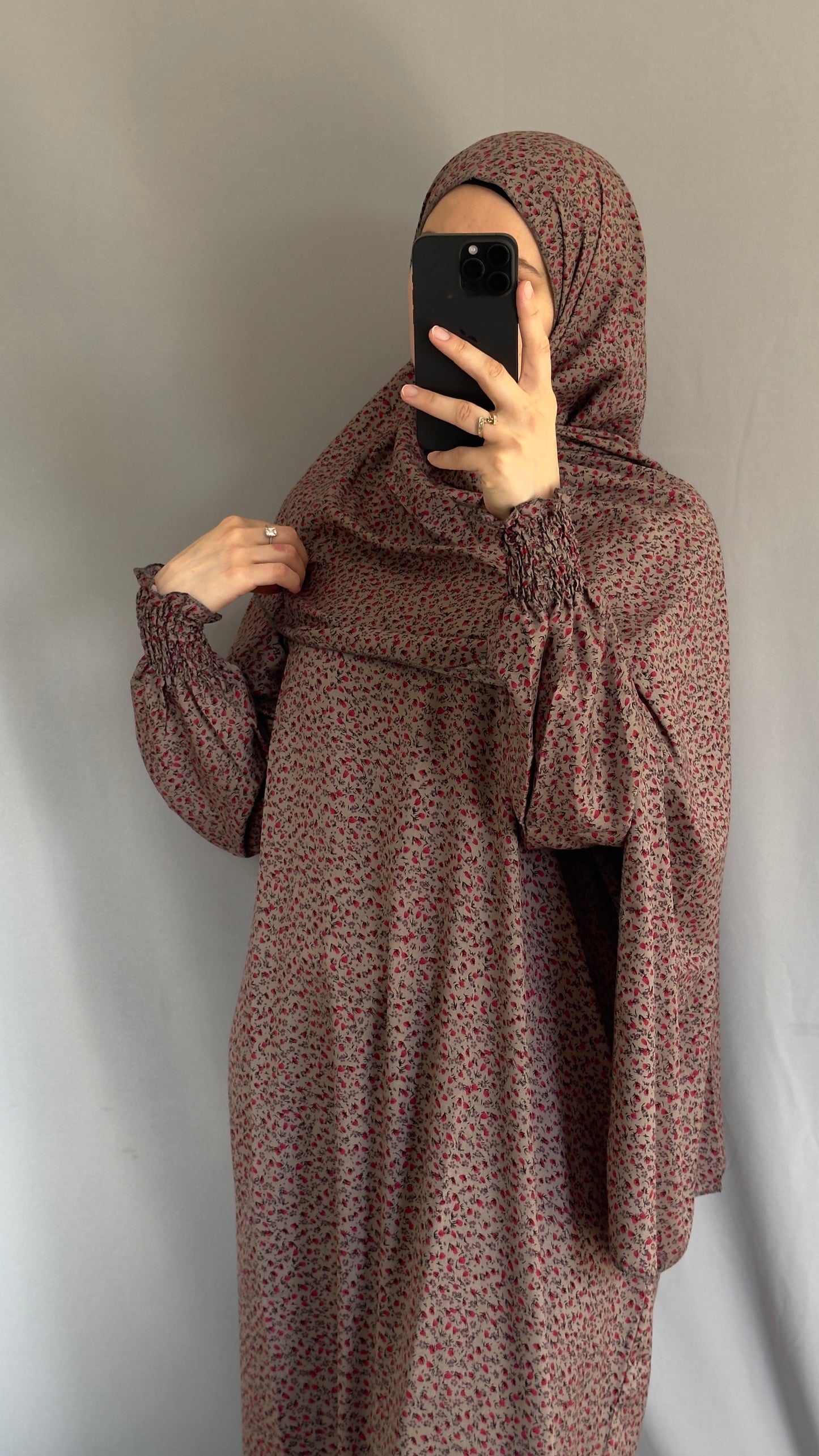 Elegant Floral Grey Prayer Dress – Modest Islamic Wear for Women
- Breathable Cotton Salah Dress - Modest Prayer Dress for Women - Summer Floral Abaya - Prayer Set