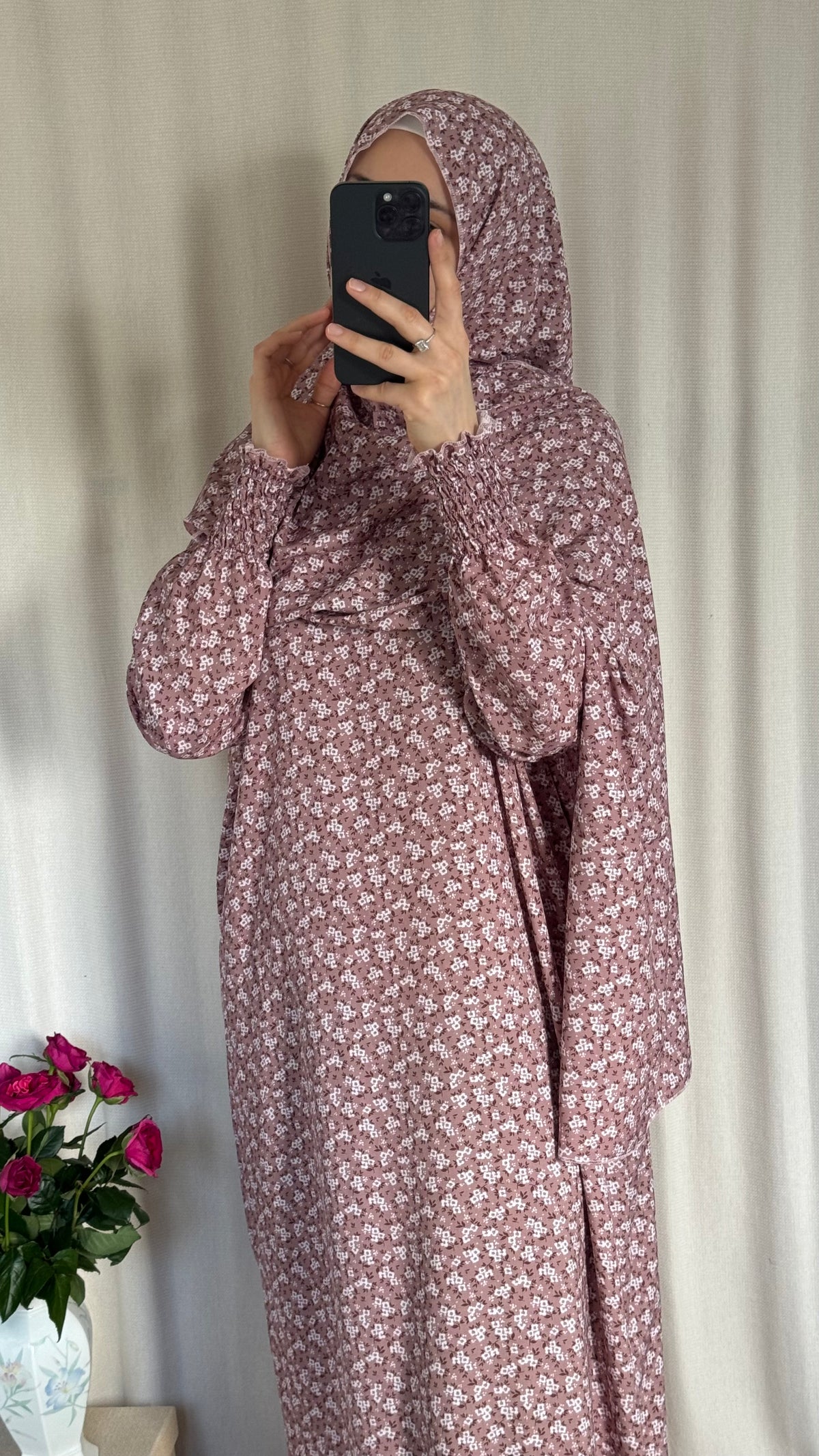 Elegant Floral Pink Prayer Dress – Modest Islamic Wear for Women
- Breathable Cotton Salah Dress in 3 width Size