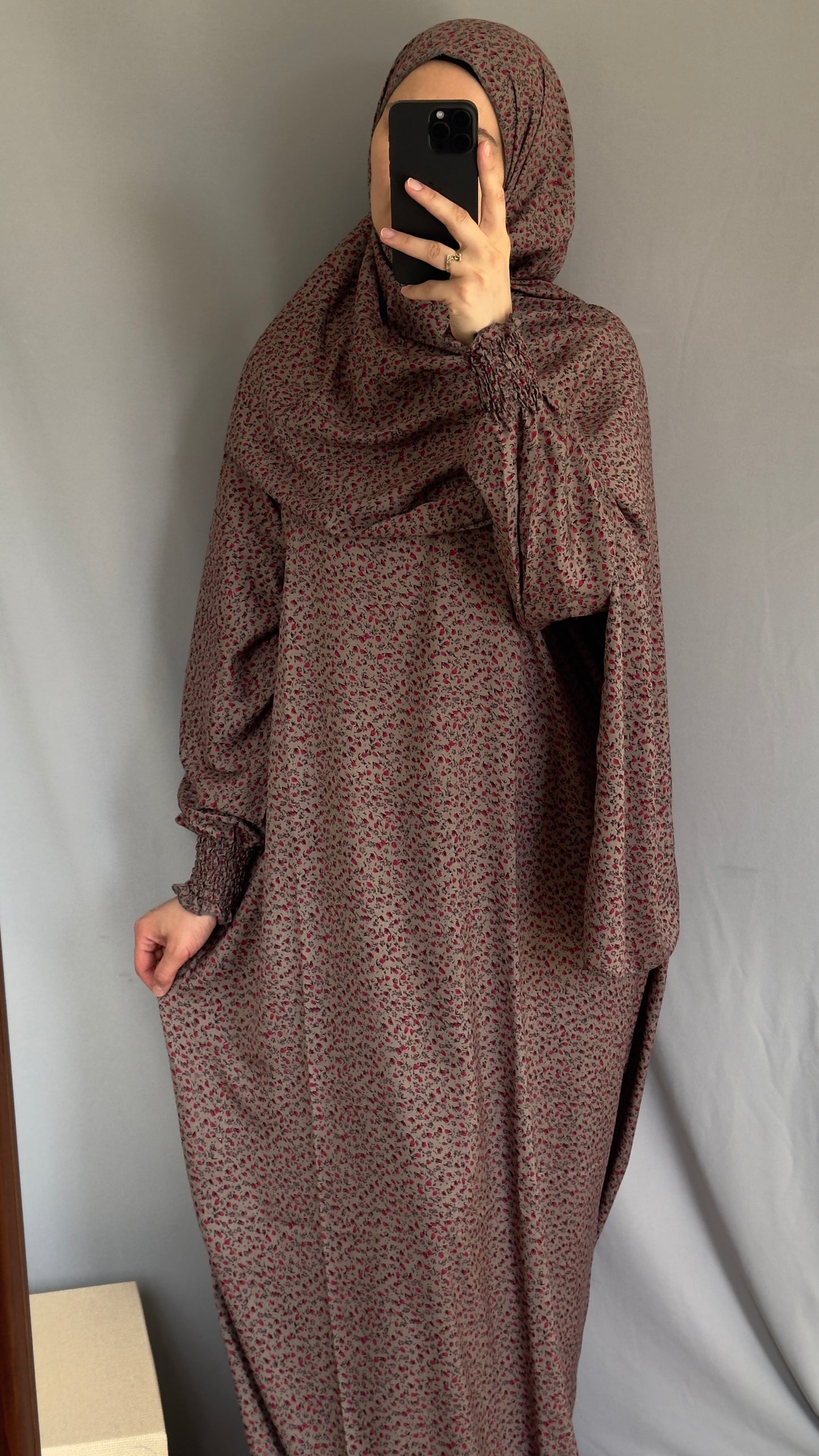Elegant Floral Grey Prayer Dress – Modest Islamic Wear for Women
- Breathable Cotton Salah Dress - Modest Prayer Dress for Women - Summer Floral Abaya - Prayer Set
