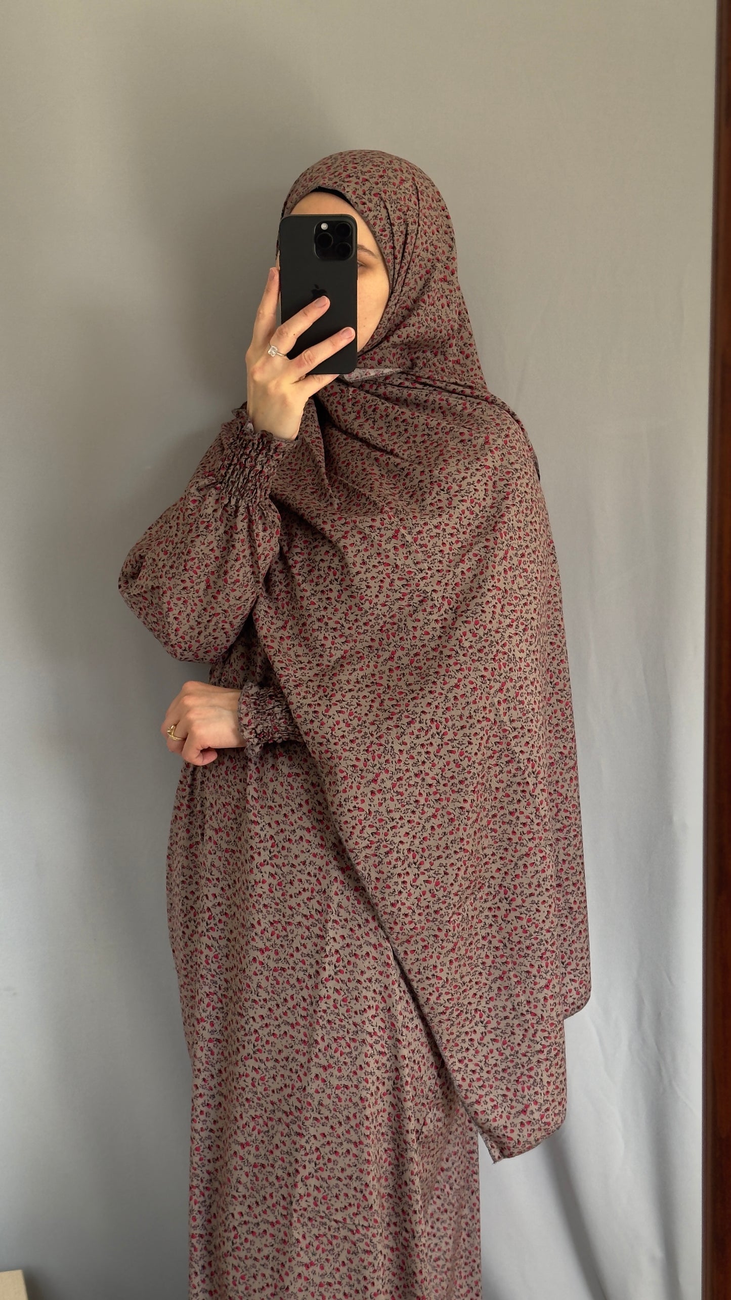 Elegant Floral Grey Prayer Dress – Modest Islamic Wear for Women
- Breathable Cotton Salah Dress - Modest Prayer Dress for Women - Summer Floral Abaya - Prayer Set