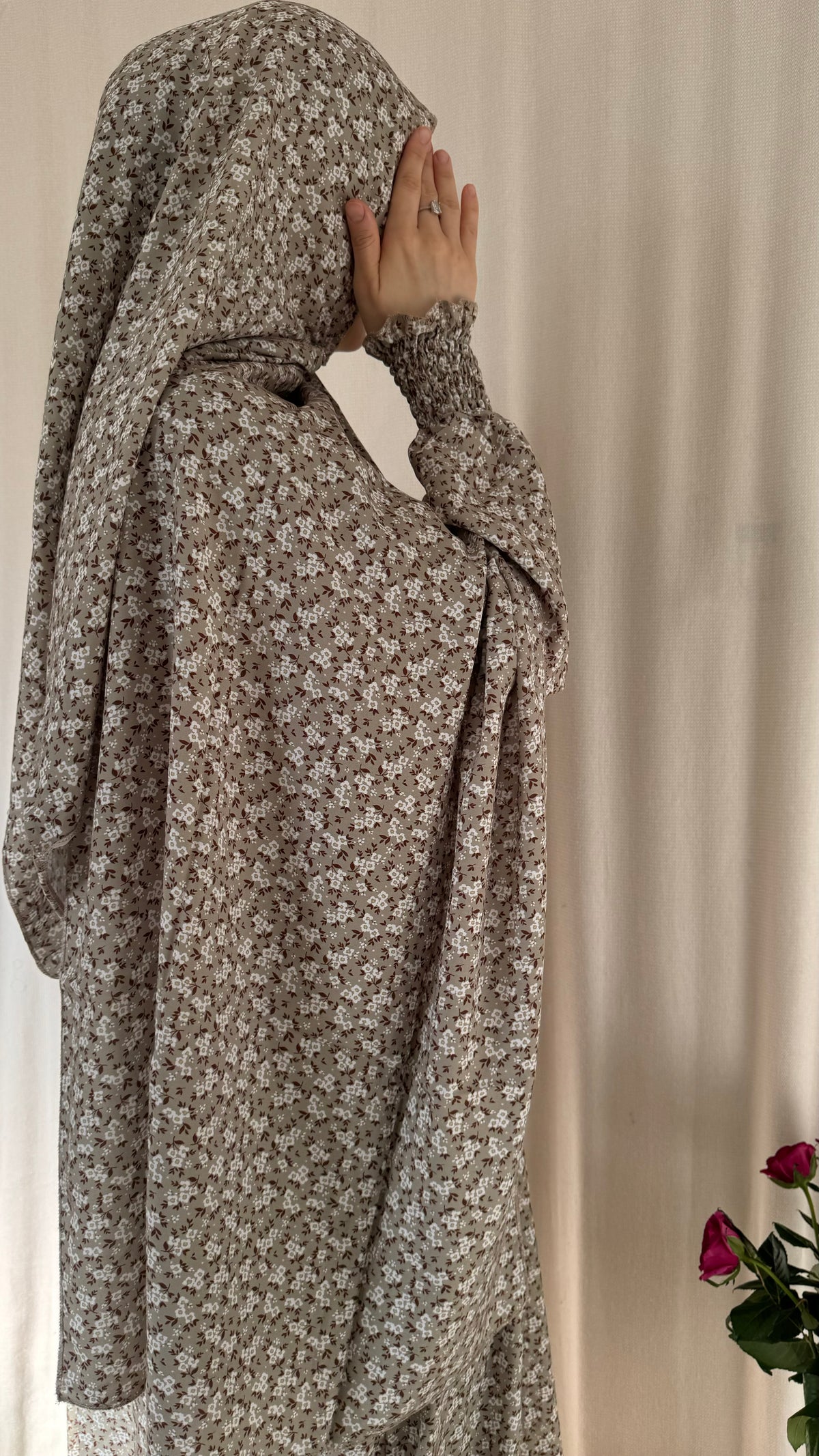 Elegant Floral Green Prayer Dress – Modest Islamic Wear for Women
- Breathable Cotton Salah Dress in 3 width Size (Copy)
