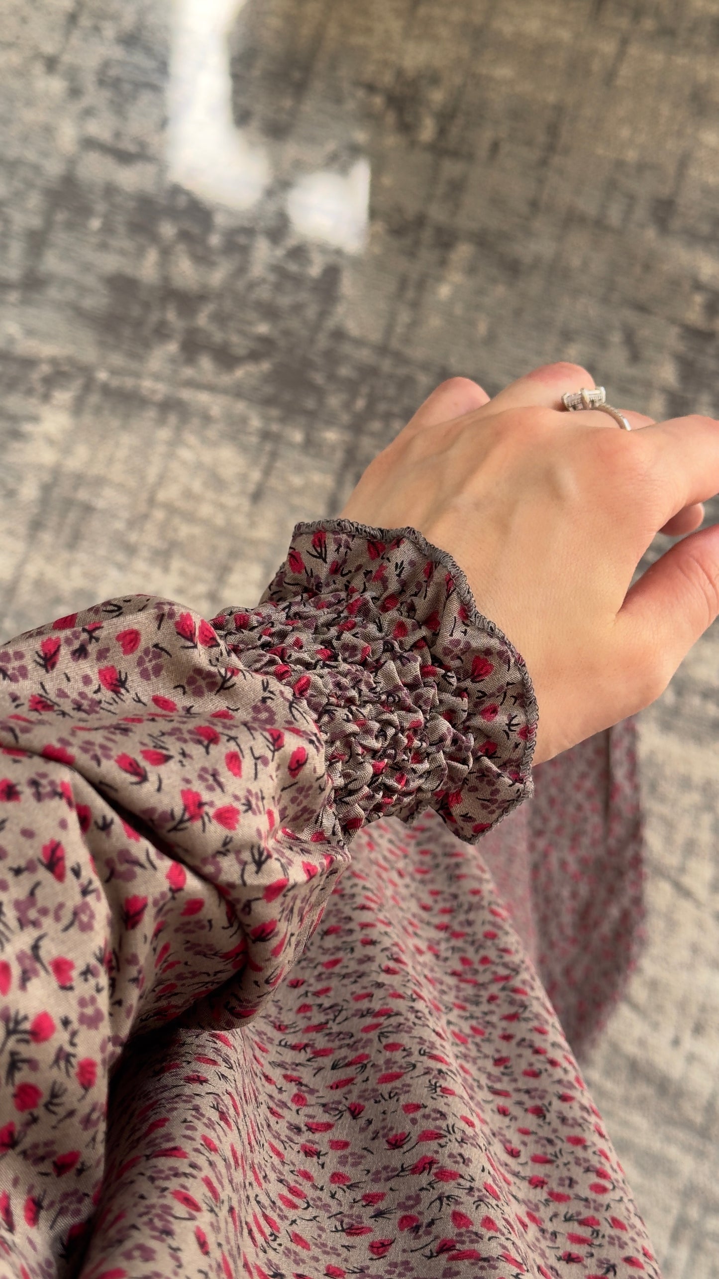 Elegant Floral Grey Prayer Dress – Modest Islamic Wear for Women
- Breathable Cotton Salah Dress - Modest Prayer Dress for Women - Summer Floral Abaya - Prayer Set